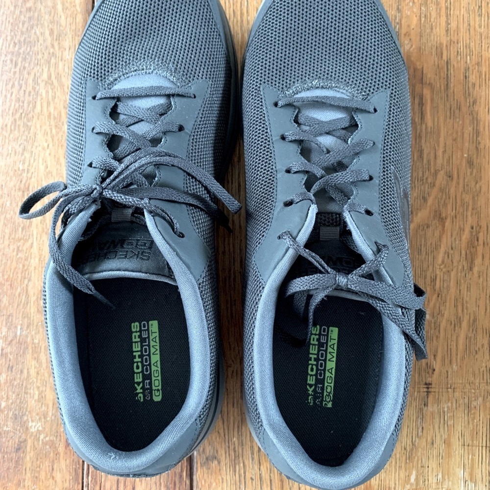 men’s sneakers/shoes by Skechers in New Balance box.